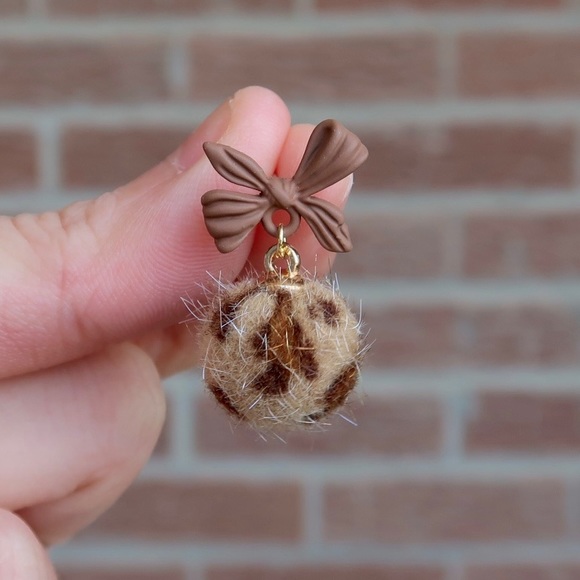 Handmade PomPom Ribbon Earring - Picture 2 of 4